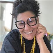 laureata e specializzata in psicoterapia, offre lezioni online in materie umanistiche e tecniche di studio e comunicazione